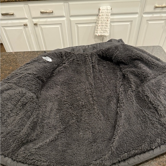 The North Face Boys Puffer Jacket - Size L (12) - Picture 2 of 4